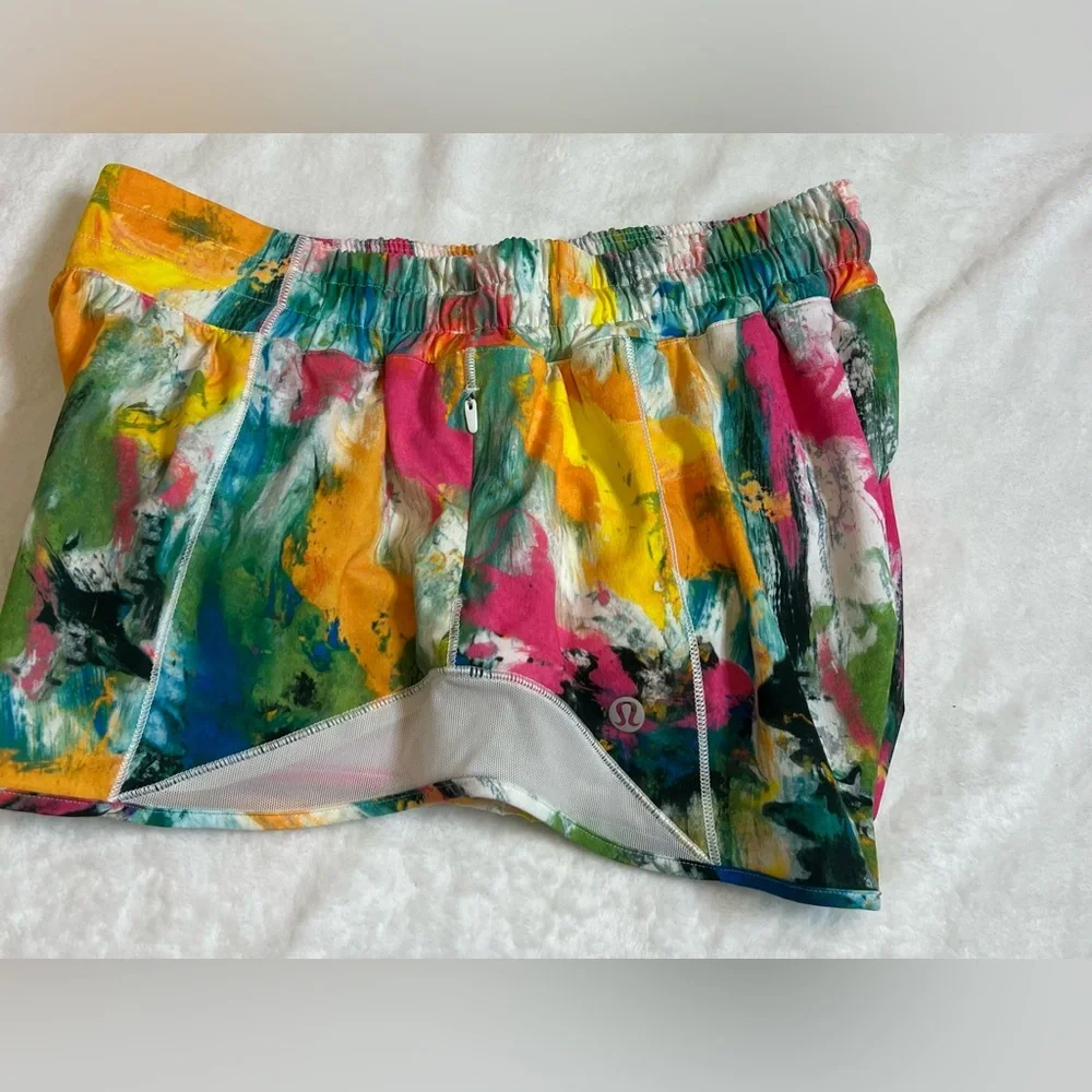 Lululemon Hotty Hot Low Rise Lined Shorts 2.5" No Limits White Multi White Sz 8 - Picture 4 of 4
